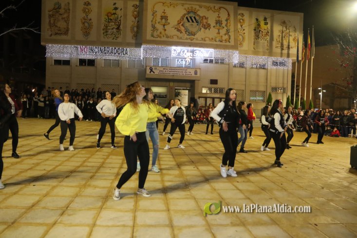 Concurrido Flash Mobe Navideño de On! Dance para despedir el año en Alcora