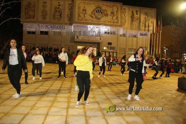 Concurrido Flash Mobe Navideño de On! Dance para despedir el año en Alcora