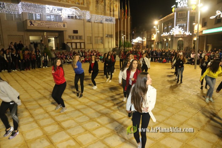 Concurrido Flash Mobe Navideño de On! Dance para despedir el año en Alcora