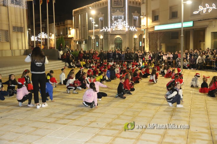 Concurrido Flash Mobe Navideño de On! Dance para despedir el año en Alcora