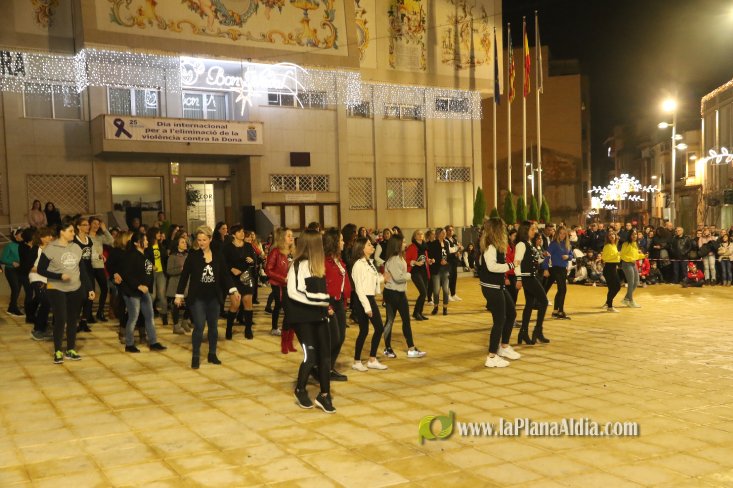 Concurrido Flash Mobe Navideño de On! Dance para despedir el año en Alcora