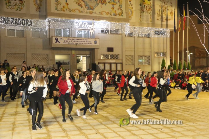 Concurrido Flash Mobe Navideño de On! Dance para despedir el año en Alcora