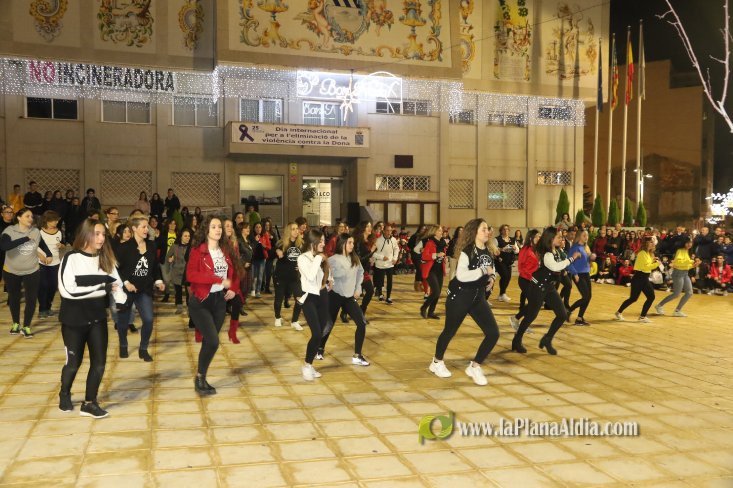 Concurrido Flash Mobe Navideño de On! Dance para despedir el año en Alcora