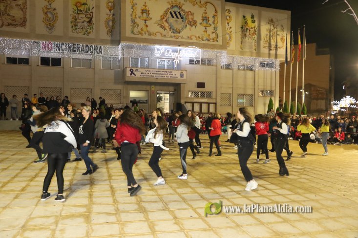 Concurrido Flash Mobe Navideño de On! Dance para despedir el año en Alcora