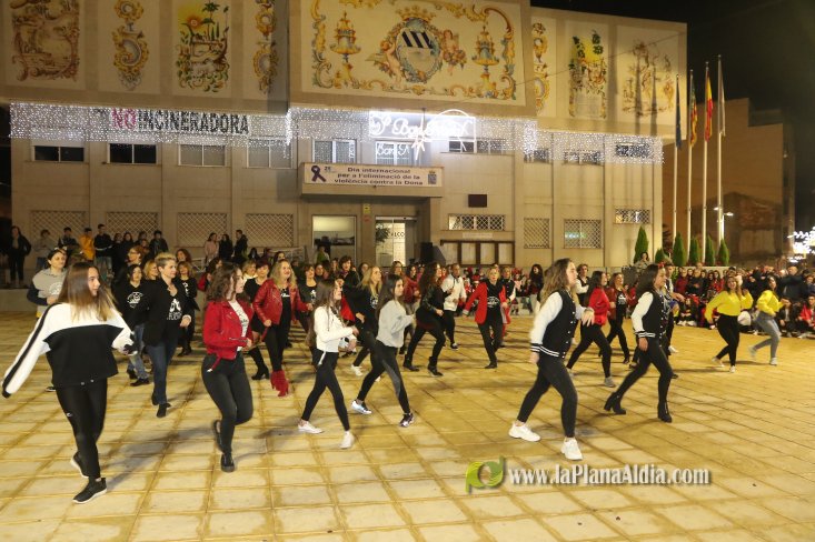 Concurrido Flash Mobe Navideño de On! Dance para despedir el año en Alcora