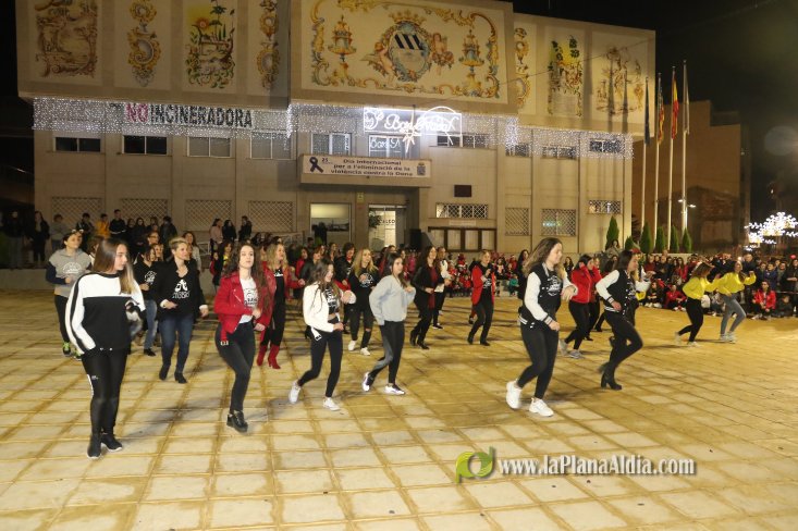 Concurrido Flash Mobe Navideño de On! Dance para despedir el año en Alcora