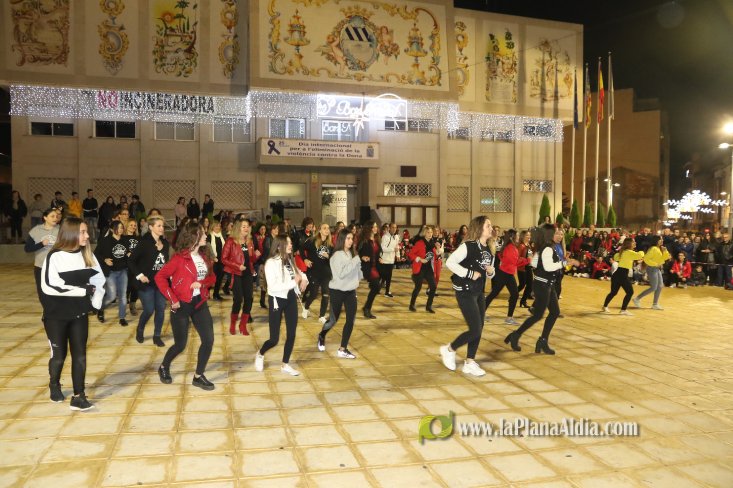 Concurrido Flash Mobe Navideño de On! Dance para despedir el año en Alcora