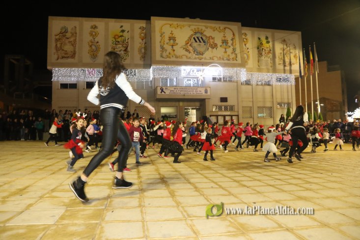 Concurrido Flash Mobe Navideño de On! Dance para despedir el año en Alcora