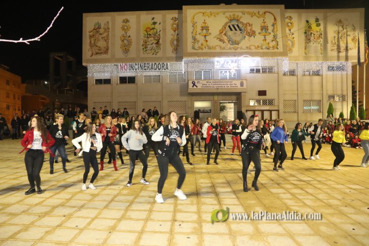 Concurrido Flash Mobe Navideño de On! Dance para despedir el año en Alcora