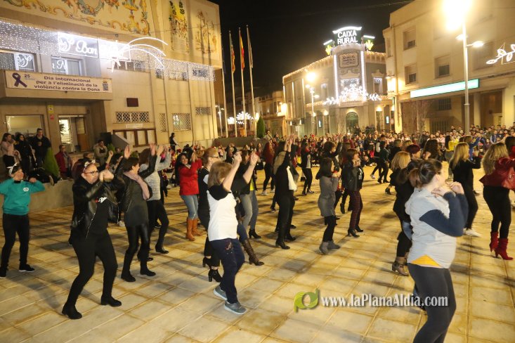 Concurrido Flash Mobe Navideño de On! Dance para despedir el año en Alcora