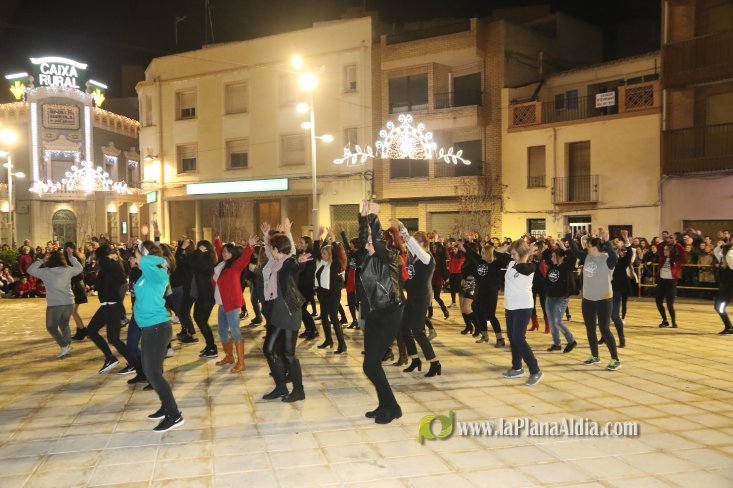 Concurrido Flash Mobe Navideño de On! Dance para despedir el año en Alcora