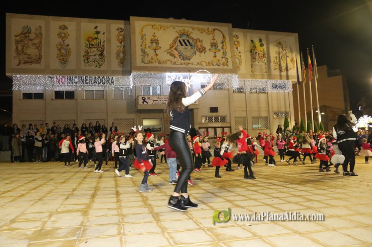 Concurrido Flash Mobe Navideño de On! Dance para despedir el año en Alcora
