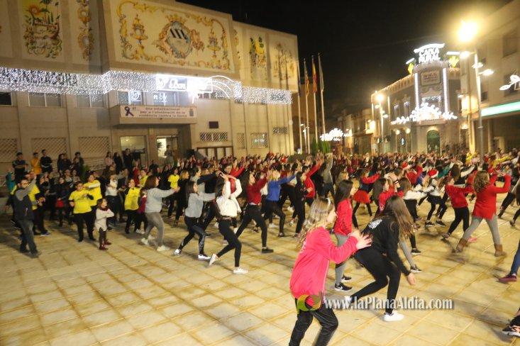 Concurrido Flash Mobe Navideño de On! Dance para despedir el año en Alcora