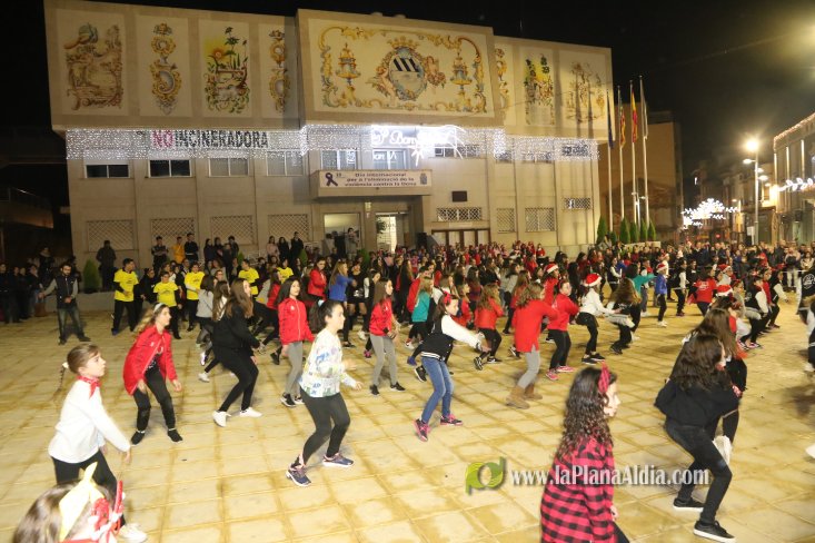 Concurrido Flash Mobe Navideño de On! Dance para despedir el año en Alcora