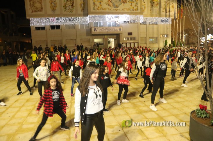 Concurrido Flash Mobe Navideño de On! Dance para despedir el año en Alcora