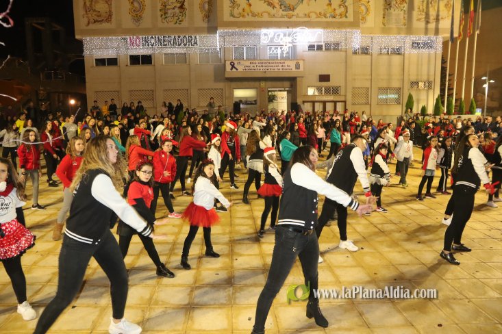 Concurrido Flash Mobe Navideño de On! Dance para despedir el año en Alcora