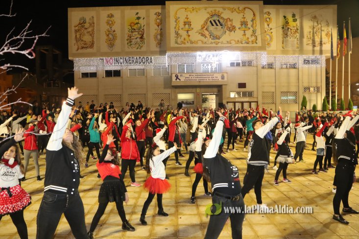 Concurrido Flash Mobe Navideño de On! Dance para despedir el año en Alcora