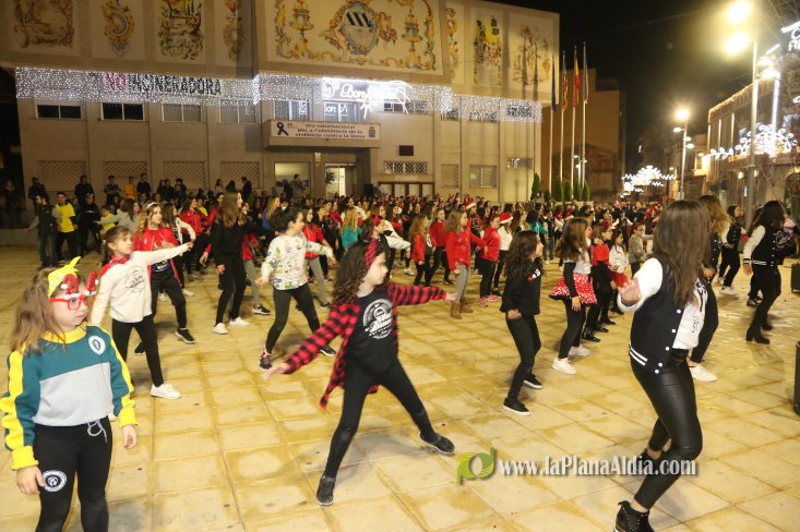 Concurrido Flash Mobe Navideño de On! Dance para despedir el año en Alcora