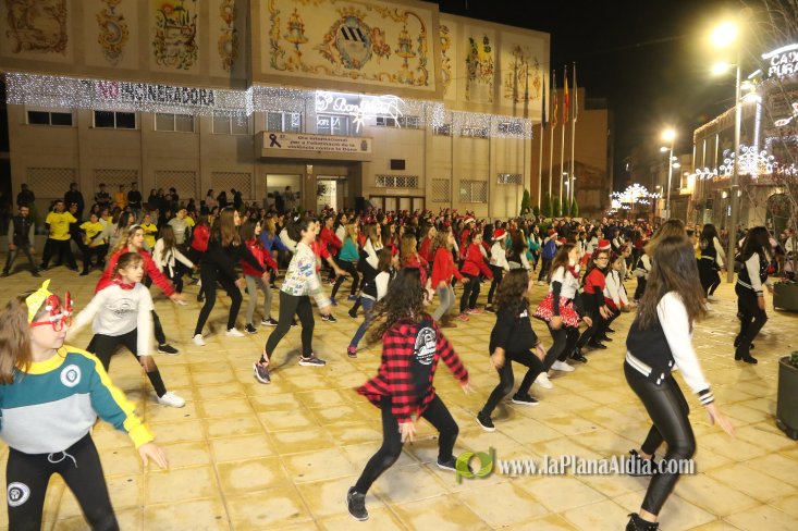 Concurrido Flash Mobe Navideño de On! Dance para despedir el año en Alcora