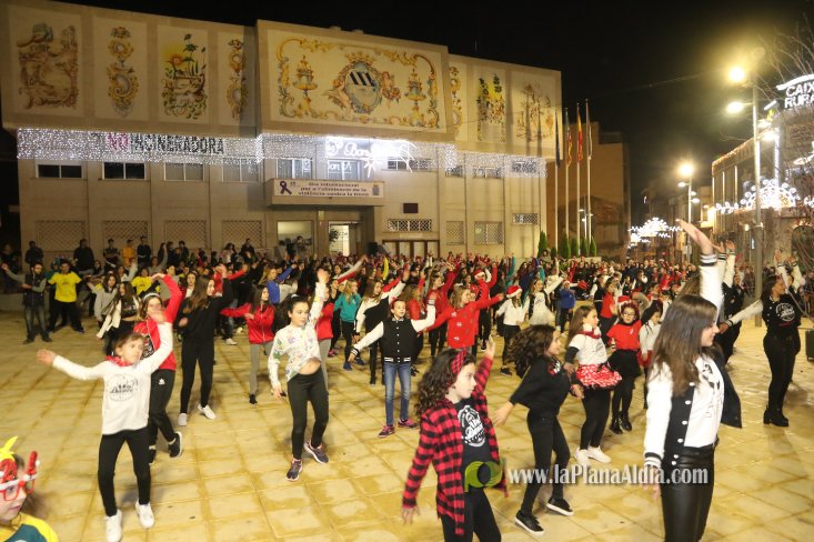 Concurrido Flash Mobe Navideño de On! Dance para despedir el año en Alcora