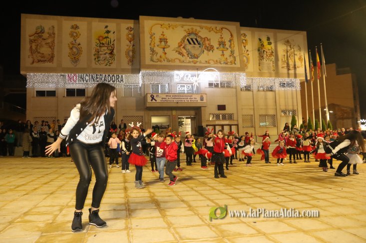 Concurrido Flash Mobe Navideño de On! Dance para despedir el año en Alcora