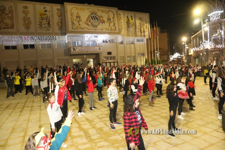 Concurrido Flash Mobe Navideño de On! Dance para despedir el año en Alcora
