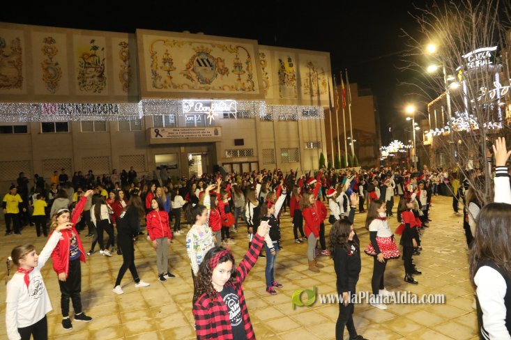 Concurrido Flash Mobe Navideño de On! Dance para despedir el año en Alcora