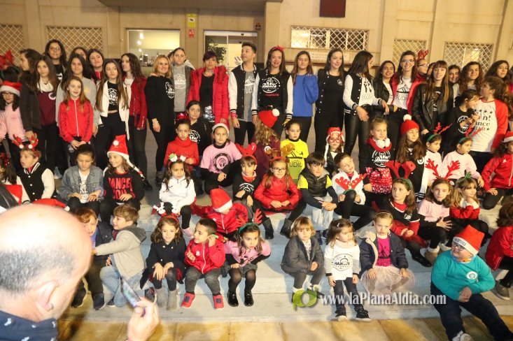 Concurrido Flash Mobe Navideño de On! Dance para despedir el año en Alcora