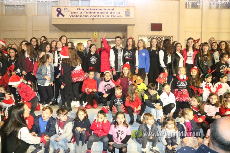 Concurrido Flash Mobe Navideño de On! Dance para despedir el año en Alcora