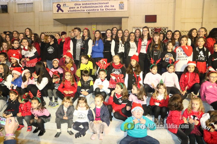 Concurrido Flash Mobe Navideño de On! Dance para despedir el año en Alcora