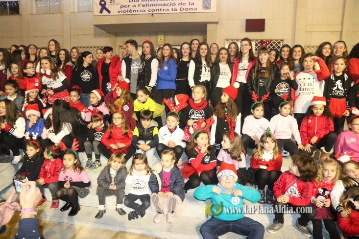 Concurrido Flash Mobe Navideño de On! Dance para despedir el año en Alcora