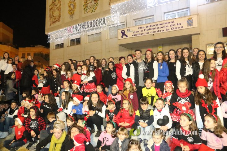 Concurrido Flash Mobe Navideño de On! Dance para despedir el año en Alcora