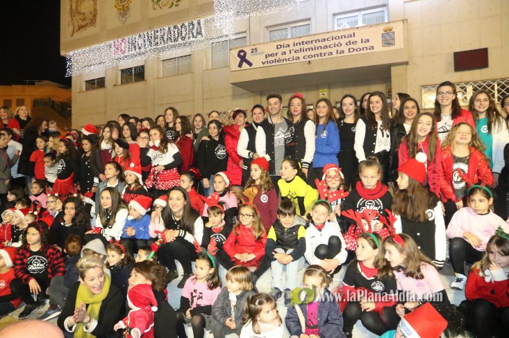 Concurrido Flash Mobe Navideño de On! Dance para despedir el año en Alcora