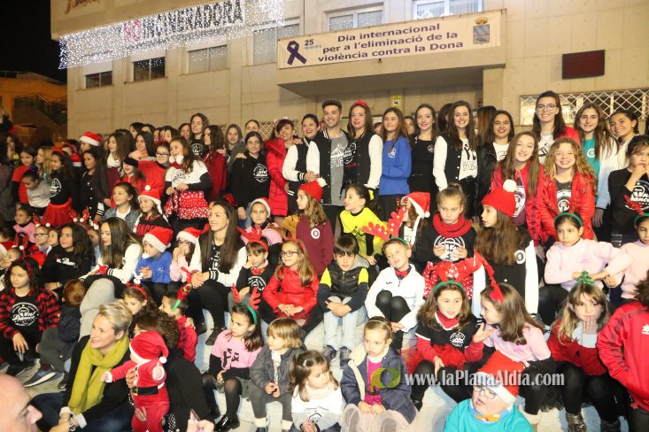 Concurrido Flash Mobe Navideño de On! Dance para despedir el año en Alcora