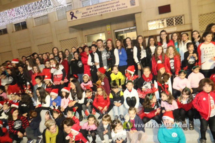 Concurrido Flash Mobe Navideño de On! Dance para despedir el año en Alcora