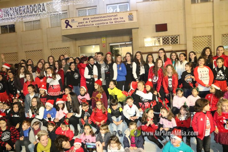 Concurrido Flash Mobe Navideño de On! Dance para despedir el año en Alcora