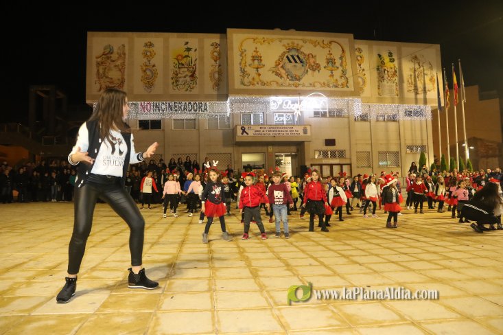 Concurrido Flash Mobe Navideño de On! Dance para despedir el año en Alcora