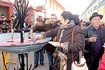 Burriana reparte 3.000 bocadillos en la popular Font del Vi