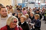 Burriana reparte 3.000 bocadillos en la popular Font del Vi