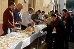 Burriana reparte 3.000 bocadillos en la popular Font del Vi