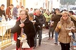 Burriana reparte 3.000 bocadillos en la popular Font del Vi