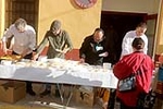Burriana reparte 3.000 bocadillos en la popular Font del Vi