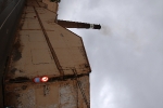 Histórica encendida de viejas chimeneas de azulejeras de la provincia como la de Sanchis de l'Alcora