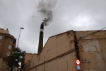Histórica encendida de viejas chimeneas de azulejeras de la provincia como la de Sanchis de l'Alcora