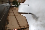 Histórica encendida de viejas chimeneas de azulejeras de la provincia como la de Sanchis de l'Alcora