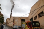 Histórica encendida de viejas chimeneas de azulejeras de la provincia como la de Sanchis de l'Alcora