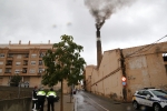 Histórica encendida de viejas chimeneas de azulejeras de la provincia como la de Sanchis de l'Alcora