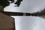 Histórica encendida de viejas chimeneas de azulejeras de la provincia como la de Sanchis de l'Alcora