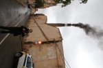 Histórica encendida de viejas chimeneas de azulejeras de la provincia como la de Sanchis de l'Alcora