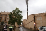 Histórica encendida de viejas chimeneas de azulejeras de la provincia como la de Sanchis de l'Alcora